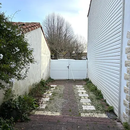 Au Calme Proche De La Rochelle, De La Et Du Golf Casa de Férias
