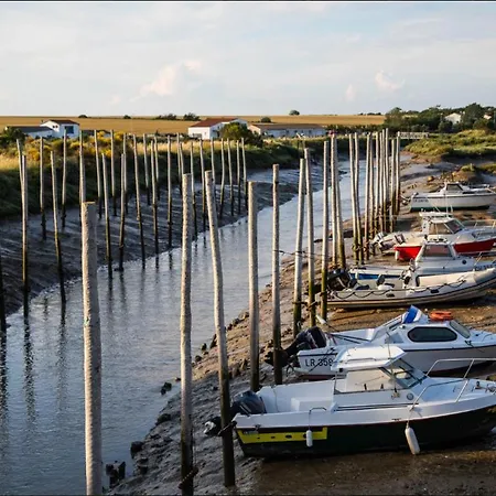 Au Calme Proche De La Rochelle, De La Et Du Golf Nyaraló *